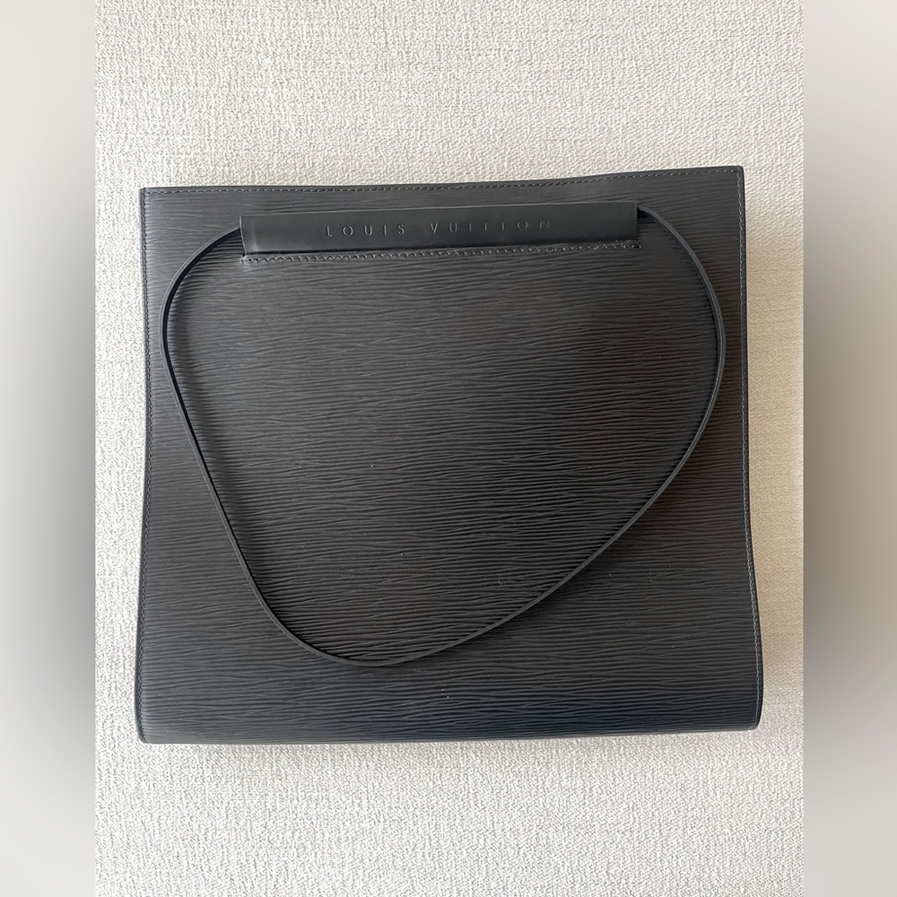 LOUIS VUITTON St-Tropez Black Epi Pochette Leather MI0043 Shoulder Bag